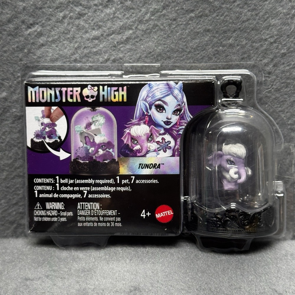 Monster High Pet Keychain Terrarium  Abbey Bominable Tundra  NEW